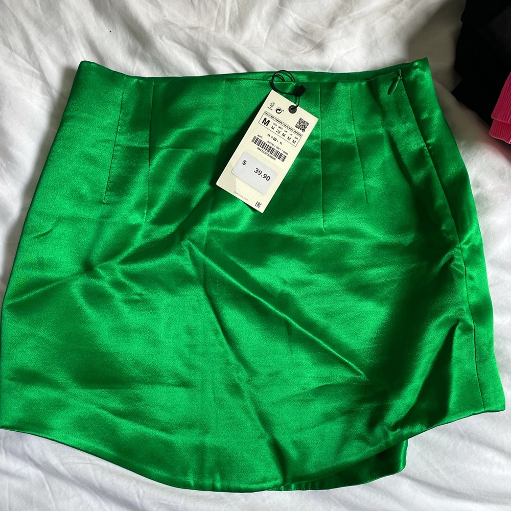 Zara brand new green satin mini skirt